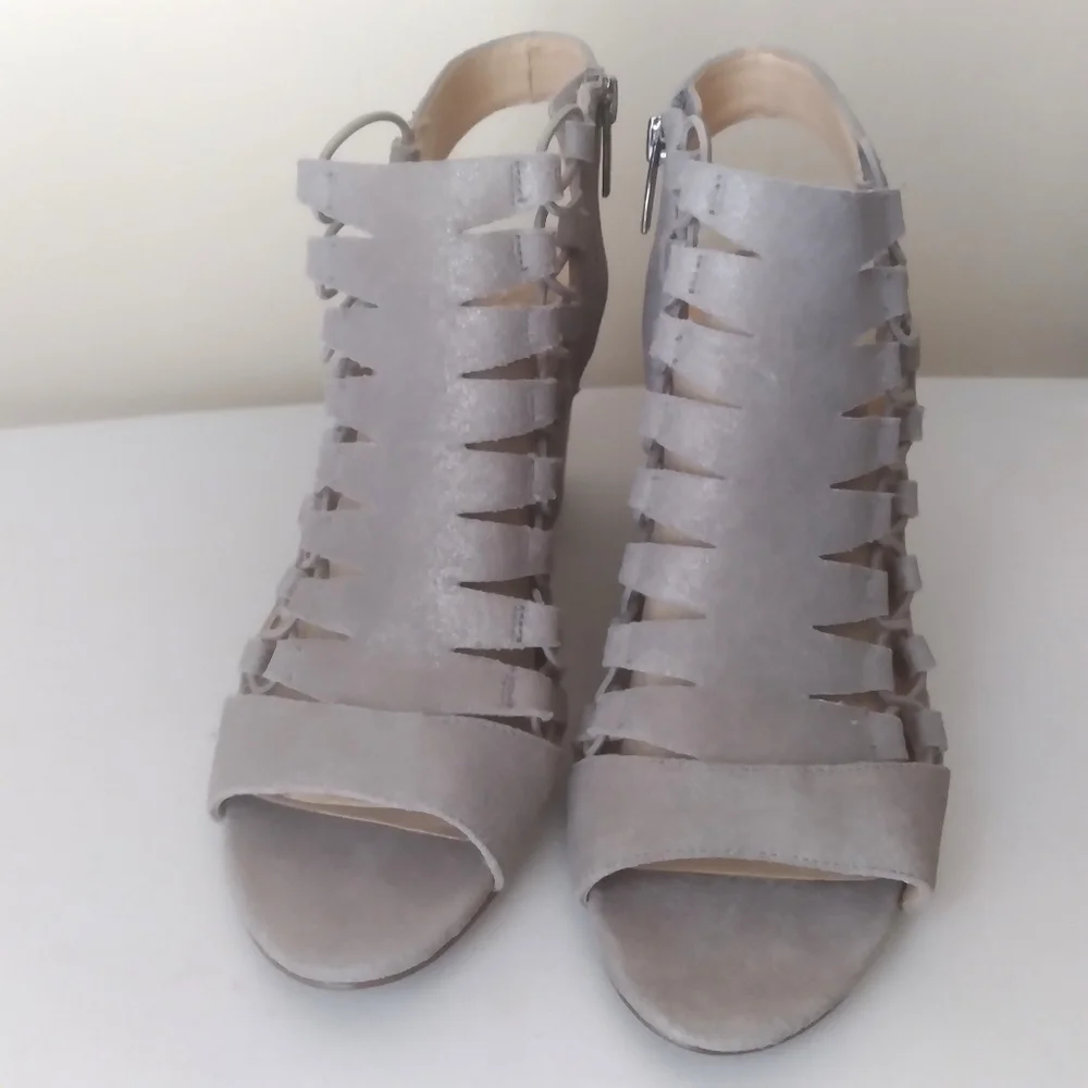 Vince Camuto Silver Gray Shimmery Bungee Strappy Evening Stacked Block Heels 8.5
